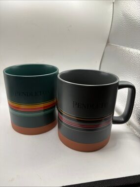 Pair of Pendleton mugs Grey & Green